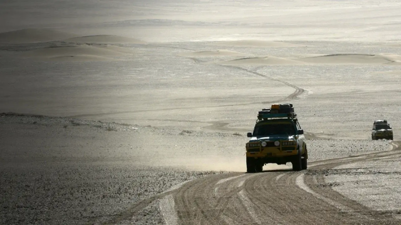 Hot Roads - The World's Most Dangerous Roads